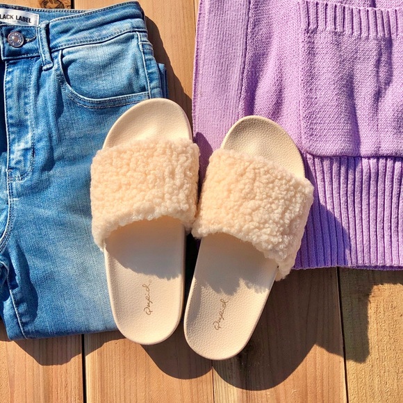 ⚡FINAL SALE!  Beige Faux Fur Slide Sandals - Picture 2 of 10